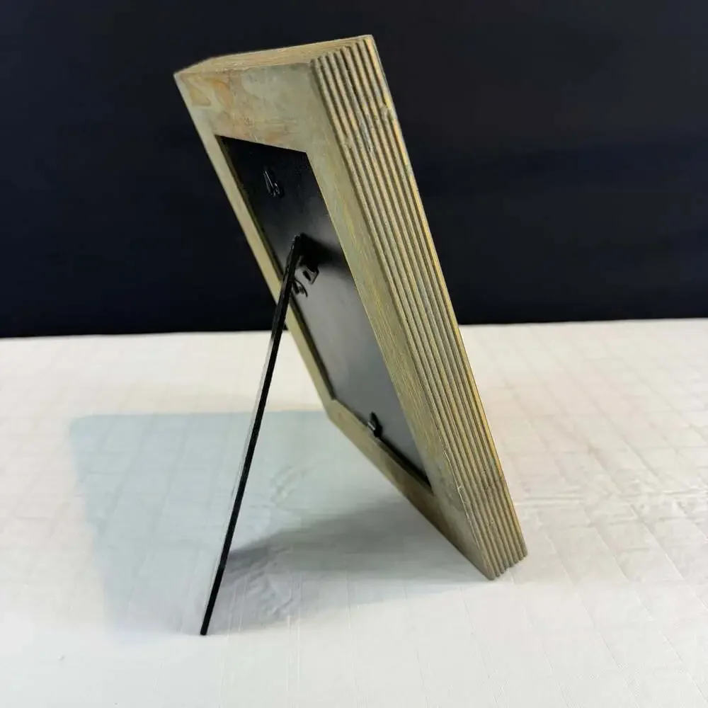 Wilton Industries Ribbed Barnwood Frame 5x7*